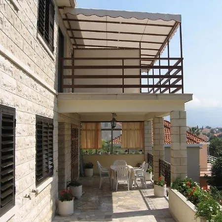 In With Seaview, Terrace, Air Condition, Wifi *